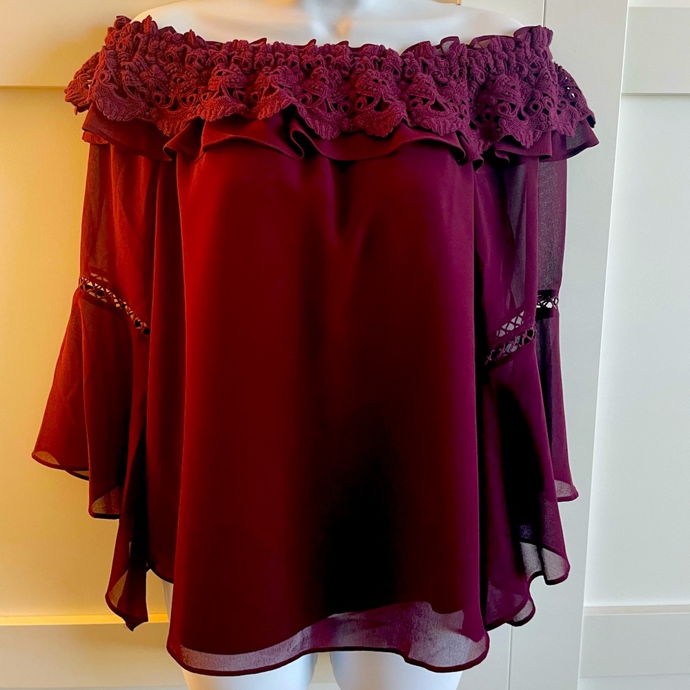 White House black market / off the shoulder / XSP
